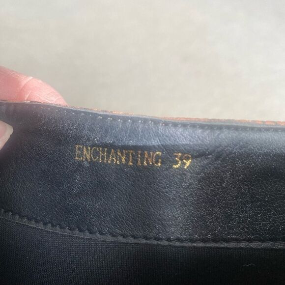 AKIRA ENCHANTING SIZE 39 ZIPUP 4” HEELED BOOTS - Picture 5 of 6